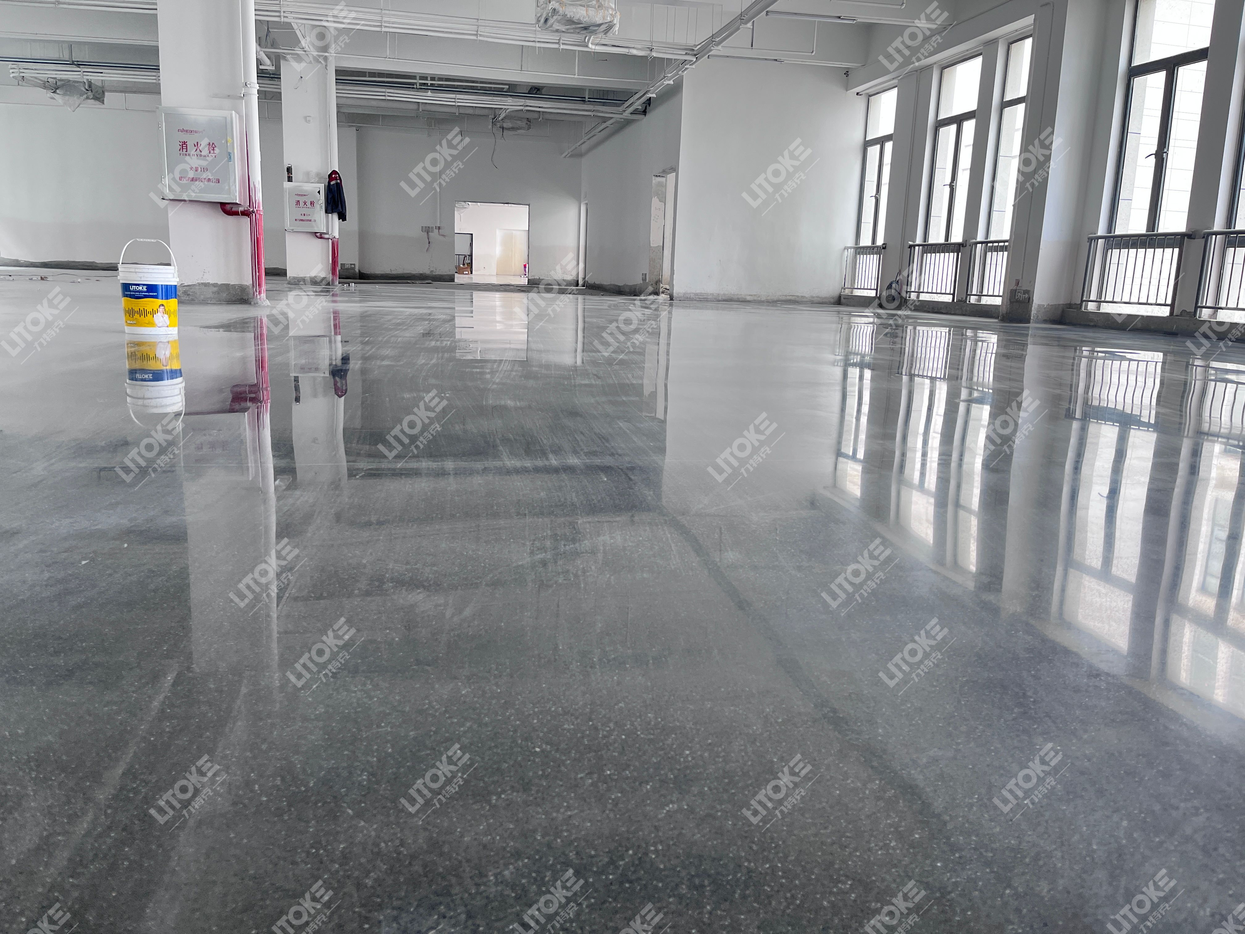 固化地坪是什么材料？一文讀懂工業(yè)地坪的“硬核”選擇