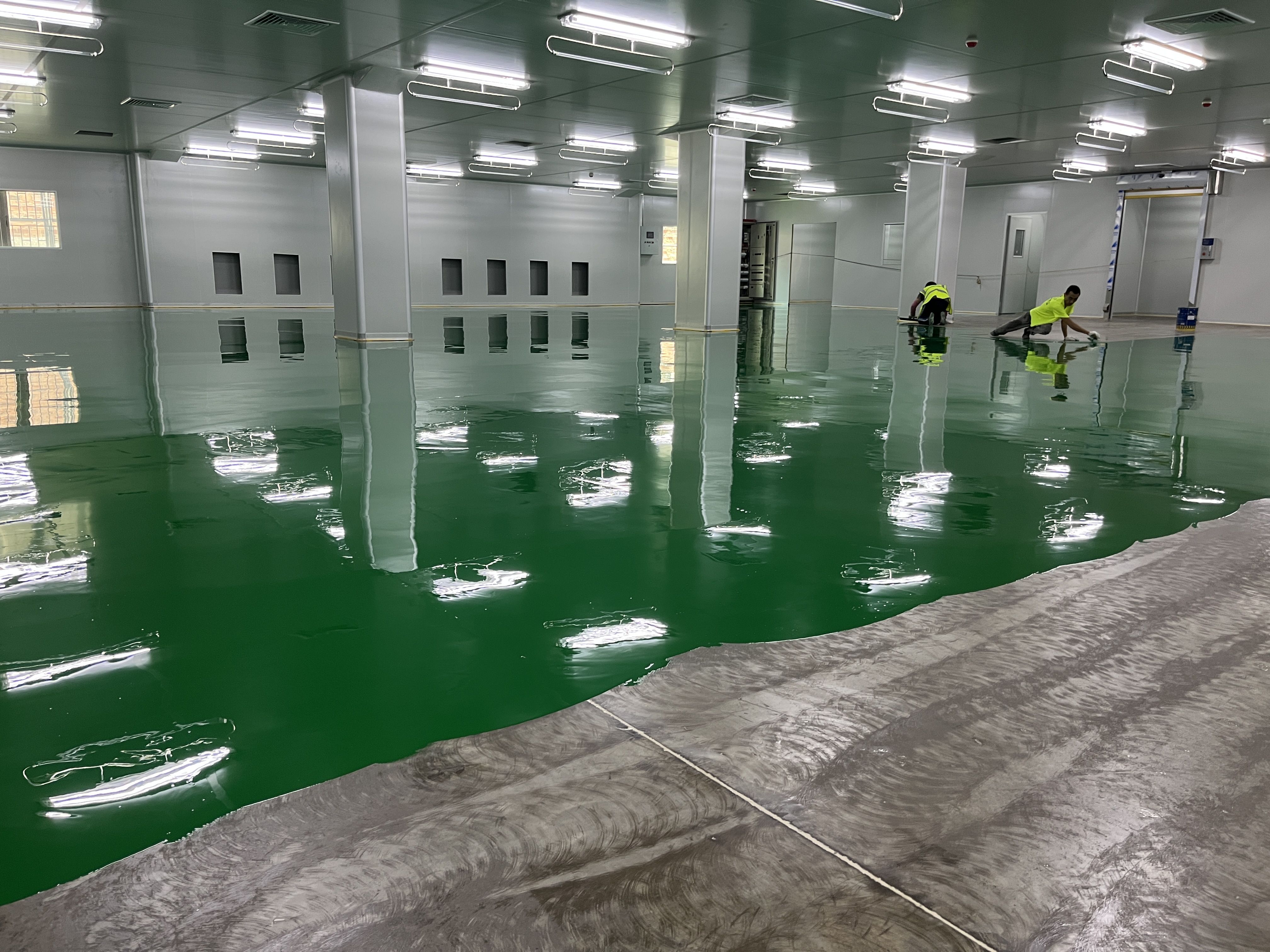 環(huán)氧地坪 vs 密封固化劑地坪<div   id=